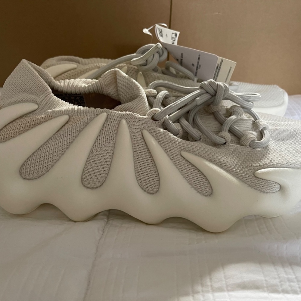Yeezy 450 - Picture 6 of 10
